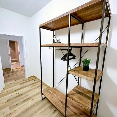 招待所 Dmz膳宿旅馆 俄斯特拉发