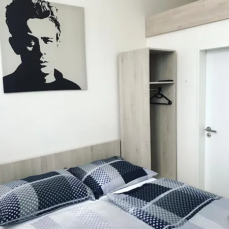 Dmz膳宿旅馆 4* 俄斯特拉发