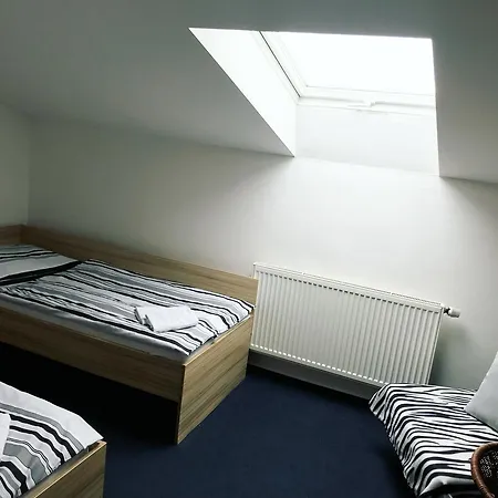 Dmz膳宿旅馆 4* 俄斯特拉发