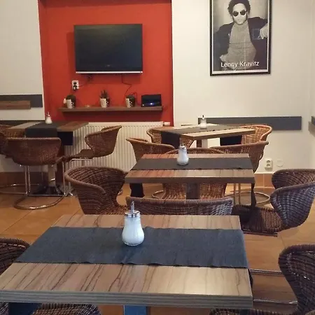 招待所 Dmz膳宿旅馆 俄斯特拉发